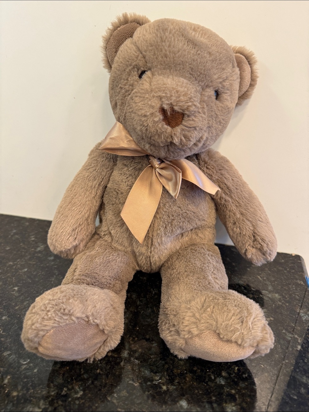 GOLDEN TAN BEAR HAMLEYS BROWN NOSE BOW SOFT CUDDLY TOY TEDDY